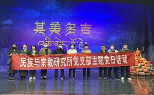 图片包含 桌子, 舞台, 电视, 游戏机

描述已自动生成